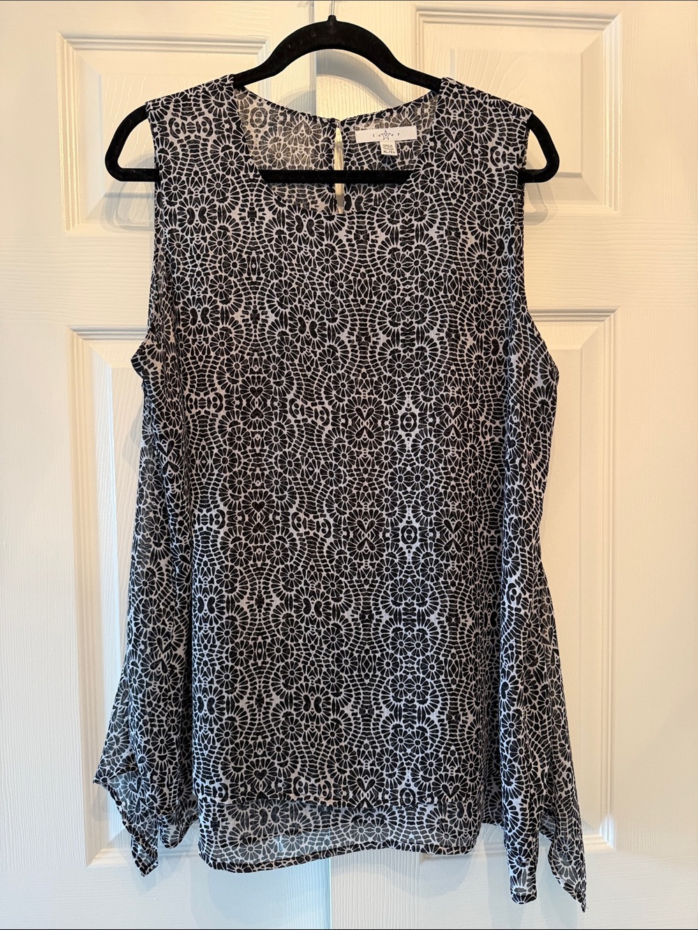Fever Black & White Sleeveless Floral Lace-Print Blouse
